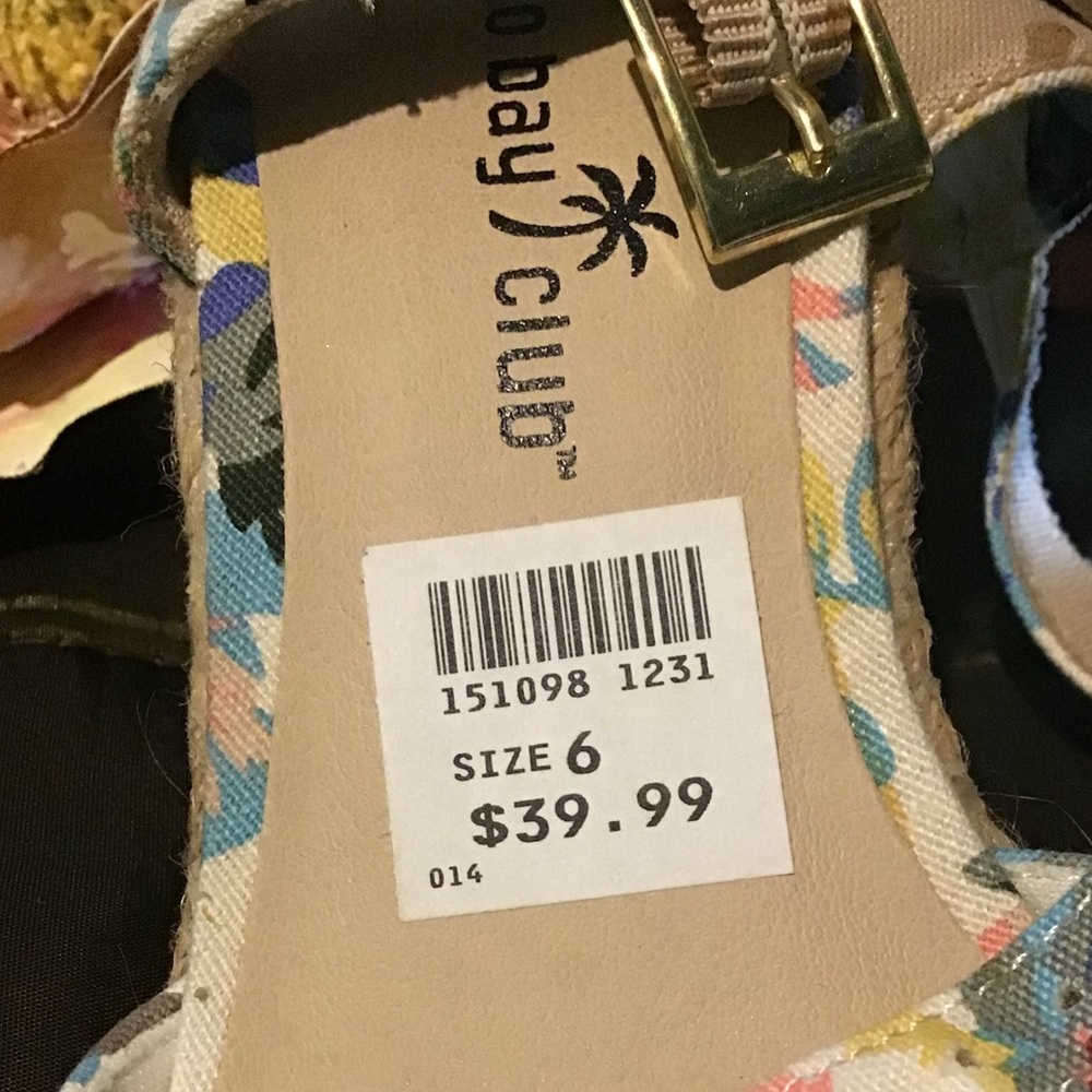NWT MontegoBay Club - tropical  print strap wedges - Picture 2 of 7